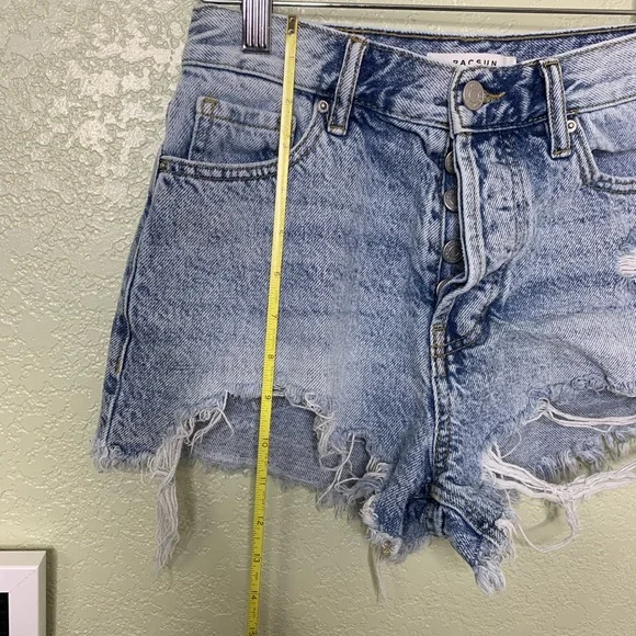 Pacsun Light Wash Vintage High Rise Distressed Denim Shorts Size 25 - Picture 9 of 9